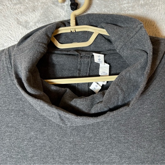 Lululemon On The Double Pullover Sweatshirt Womens 10 Gray Athletic Cowl Neck‎ - Picture 10 of 13